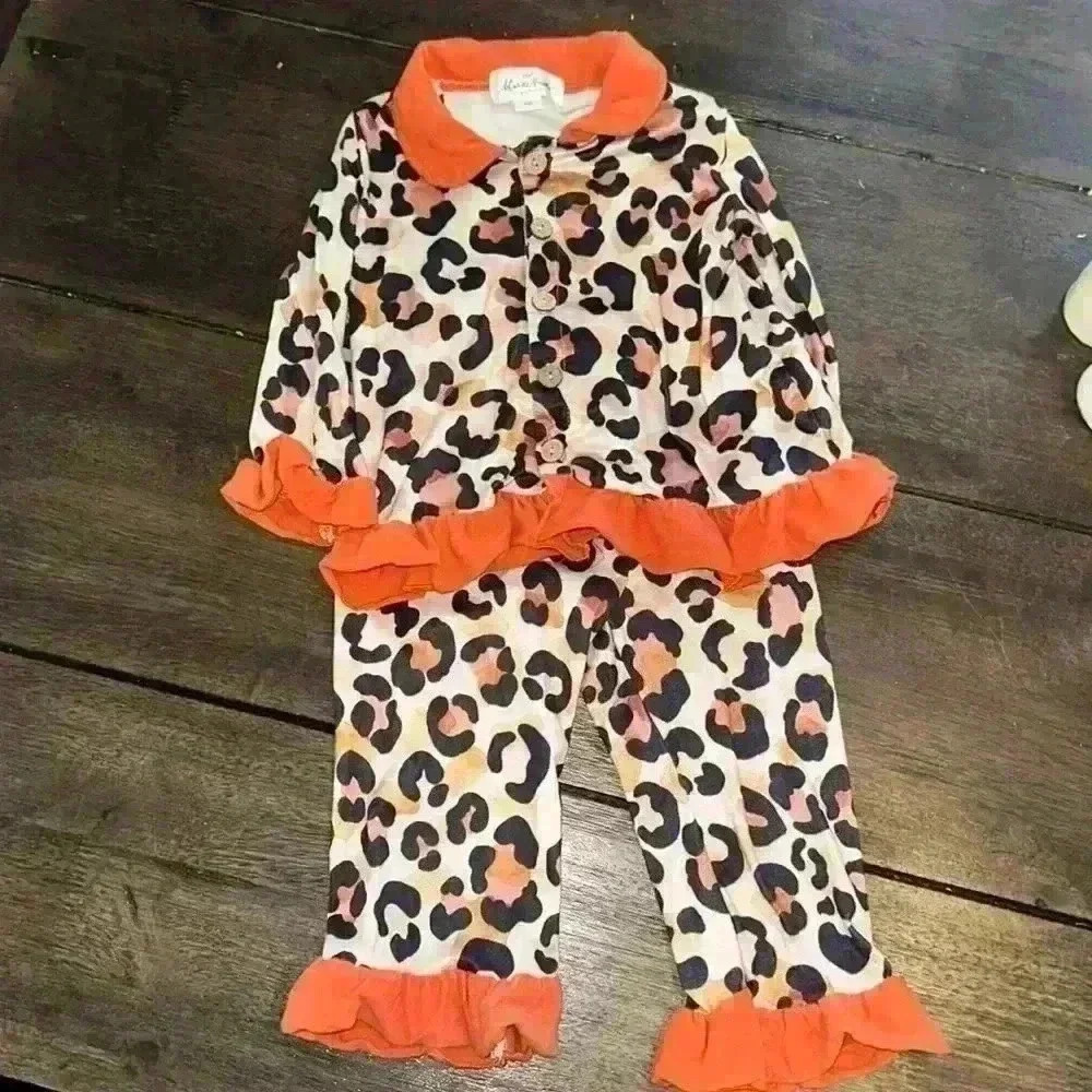 Marie Nicole Cheetah Leopard Outfit size XS (18-24 mos) super soft